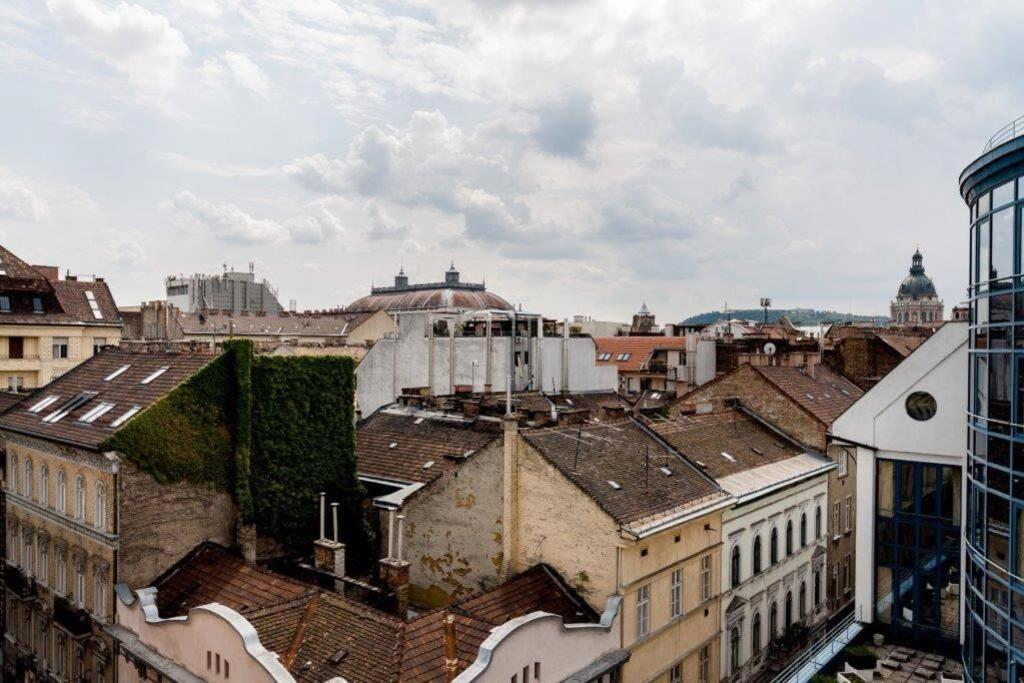Elegance At The Opera Apartamento Budapest Exterior foto