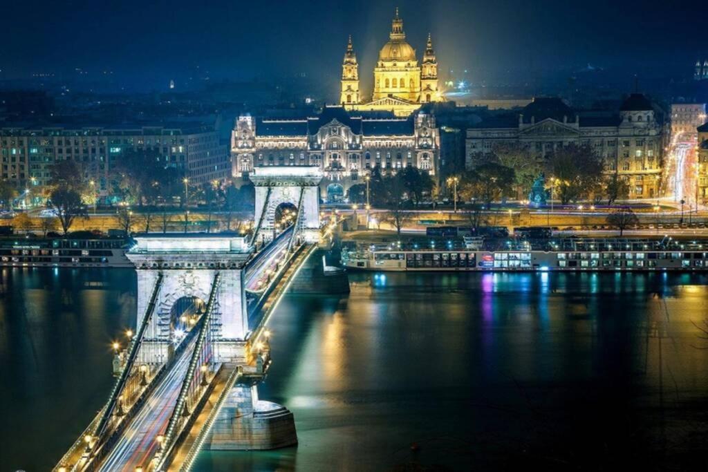 Elegance At The Opera Apartamento Budapest Exterior foto
